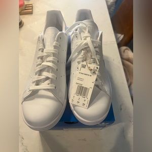 NWT! Stan Smith all white sneakers